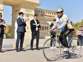 Шымкенттік зейнеткер Түркістанға велосипедпен жетпек