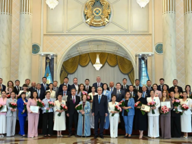 Президент БАҚ саласы қызметкерлерін марапаттады